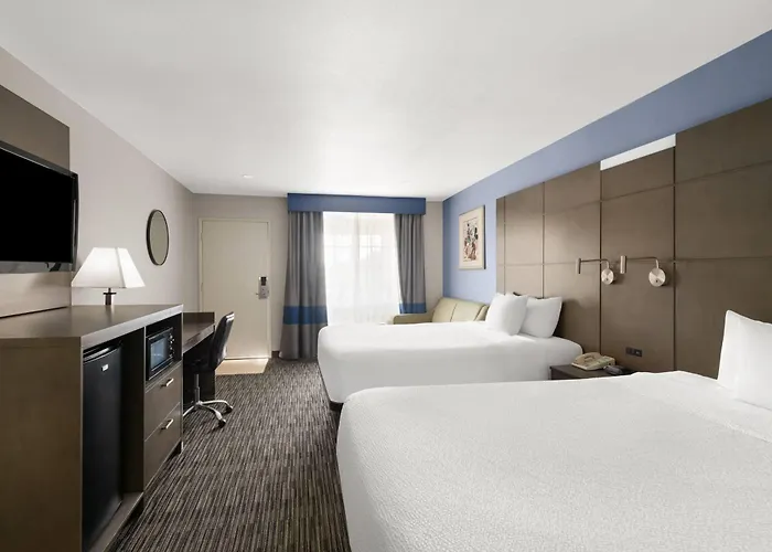 Best 20 Spa Hotels in Lake Forest for a Relaxing Getaway