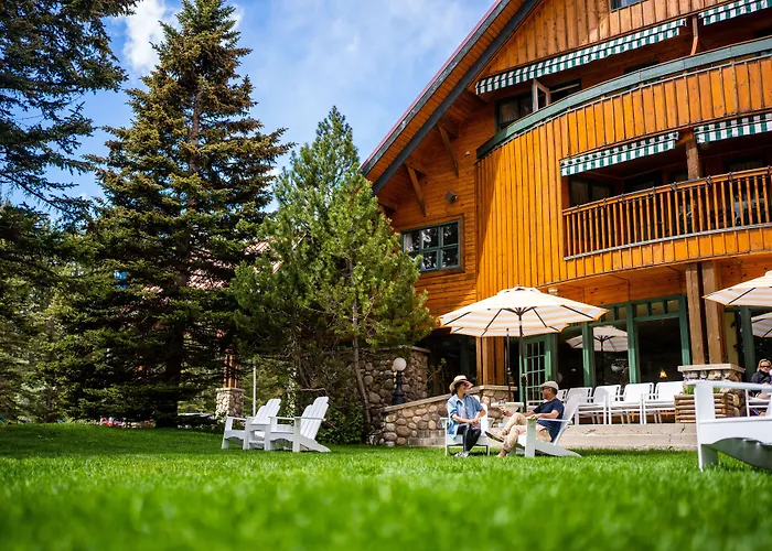 Best 9 Spa Hotels in Lake Louise for a Relaxing Getaway